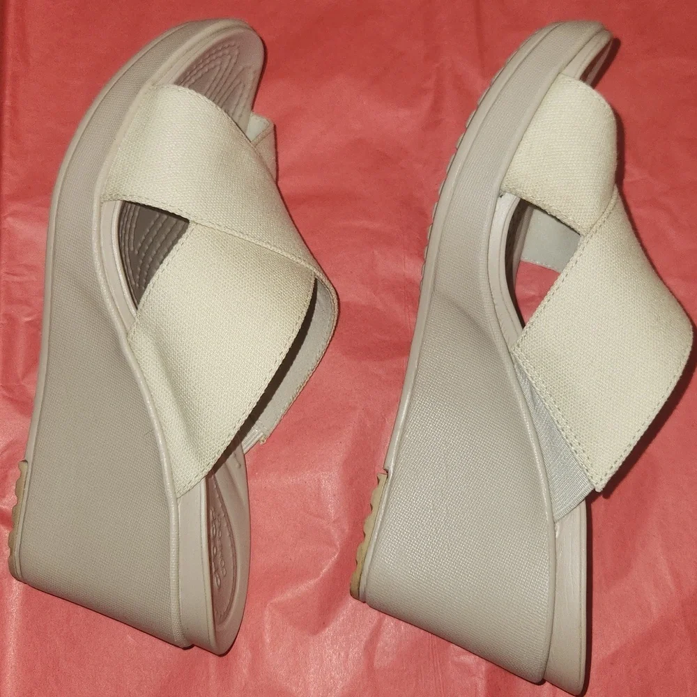 Crocs Leigh II Cross Strap Wedge Sandals